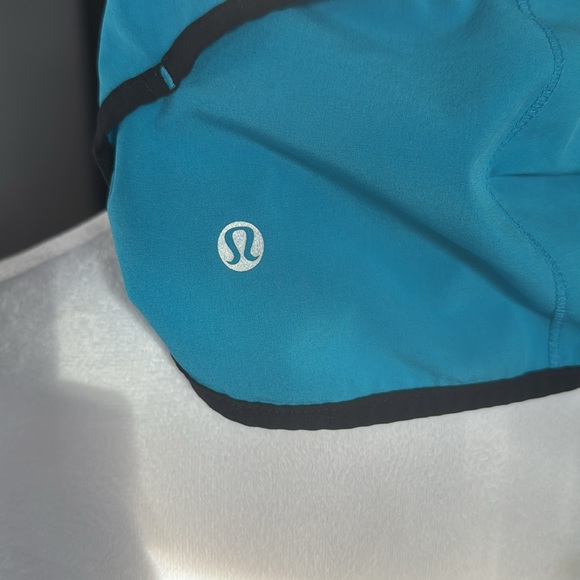 Turquoise Lululemon speed shorts Size 2 with 2.5 inch inseam GUC - Picture 3 of 5